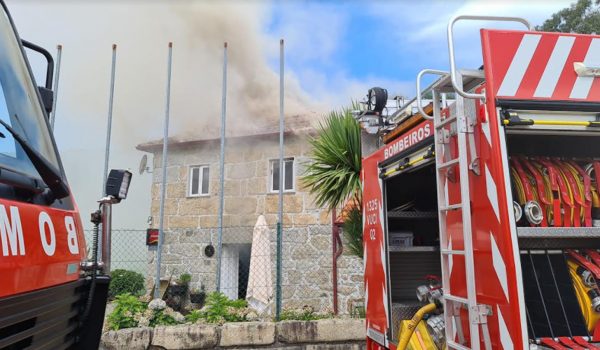 Incêndio causa danos avultados em restaurante