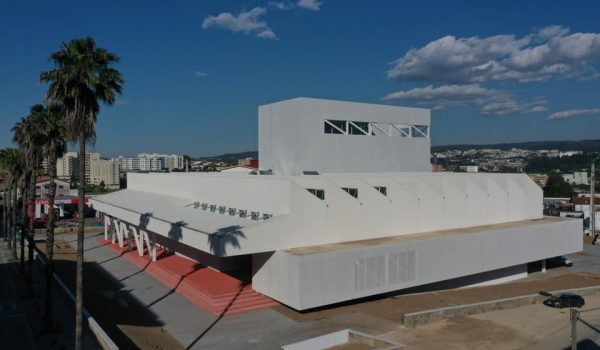 Capitão Fausto enche grande auditório do Centro Cultural de Paredes