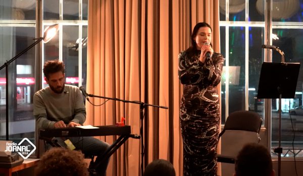 Mia Tomé e Noiserv cruzaram a palavra e a música nos 94 anos do Rivoli