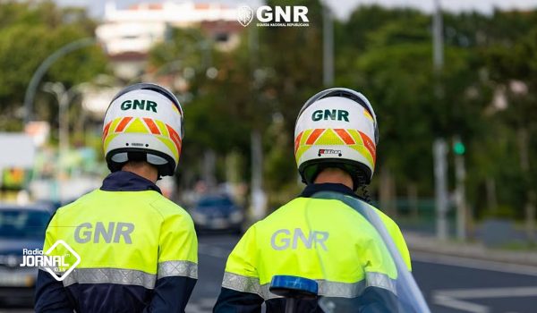 Mulher detida por falsificação de matrícula