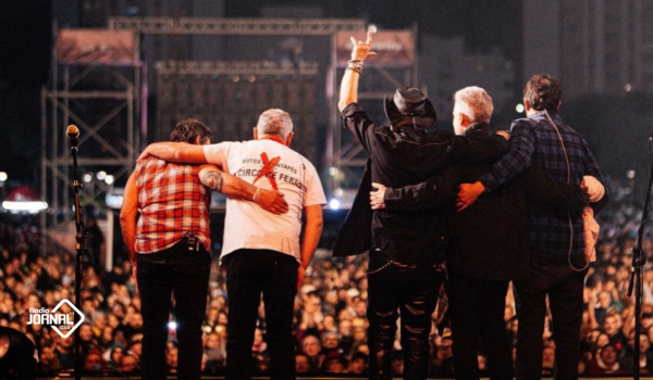 XUTOS & PONTAPÉS DE REGRESSO À QUEIMA DAS FITAS DO PORTO