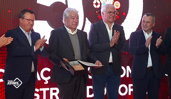 FEDERAÇÃO DE BOMBEIROS DO DISTRITO DO PORTO CELEBRA 50 ANOS COM HOMENAGENS A MEMBROS DA REGIÃO