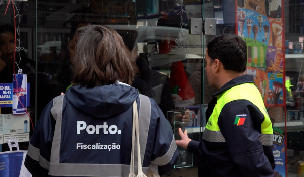 HABITAÇÃO ILEGAL EM CAVE DE LOJA É ENCERRADA NO CENTRO DO PORTO