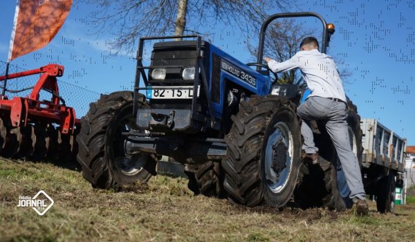 TRATORES INVADIRAM A CIDADE EM PAÇOS DE FERREIRA