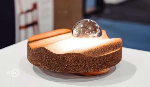 Candeeiro feito com resíduos de café vence prémio de design