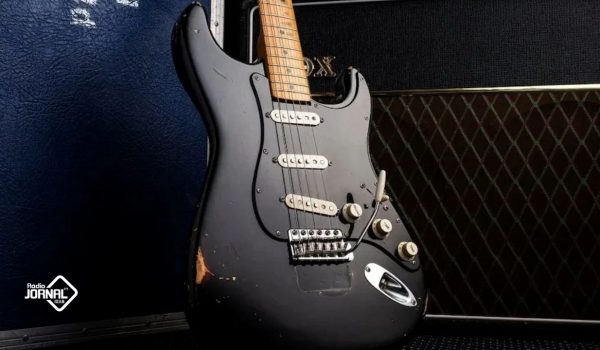 GUITARRA DOS PINK FLOYD VENDIDA POR VALOR RECORDE EM LEILÃO