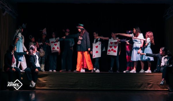 MUNICÍPIO DÁ VOZ AO TEATRO AMADOR