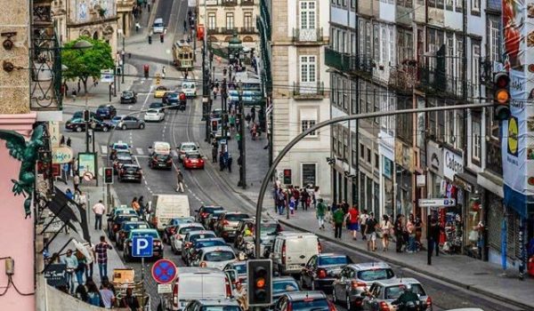 MAIS DE METADE DAS DESLOCAÇÕES NO PORTO SÃO FEITAS DE CARRO