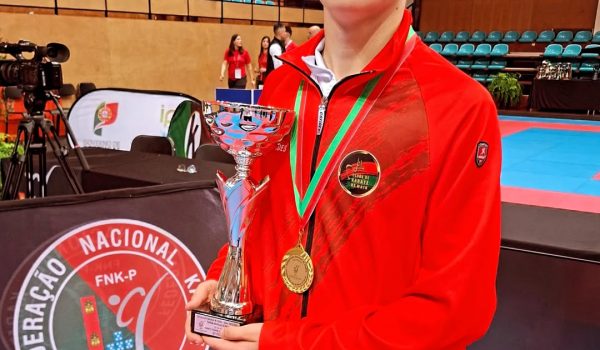 PENAFIDELENSE SAGRA-SE CAMPEÃO NACIONAL DE KARATÉ POR EQUIPAS