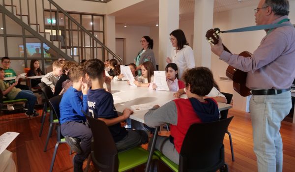 PROJETO “MEMÓRIAS EM MOVIMENTO” LEVA ALUNOS AO UNIVERSO DE CARMEN MIRANDA