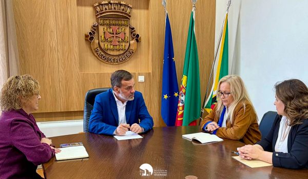 PAÇOS DE FERREIRA EXIGE AO GOVERNO REFORÇO URGENTE DE MEIOS NOS SERVIÇOS PÚBLICOS