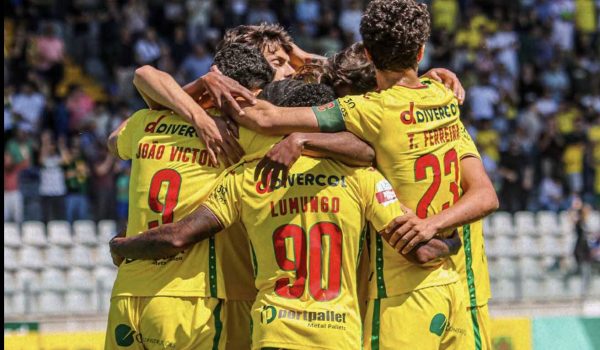 PENAFIEL PERDE EM LEIRIA E PAÇOS VENCE CHAVES EM JORNADA DECISIVA