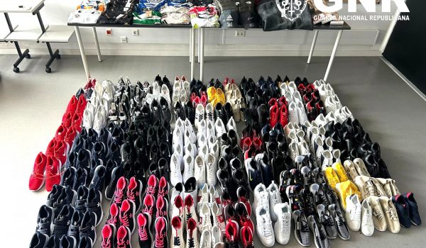 HOMEM CONSTITUÍDO ARGUIDO EM PAREDES POR VENDA DE ARTIGOS CONTRAFEITOS