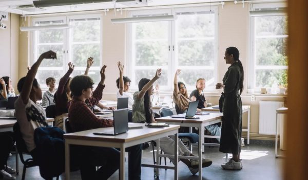 MINISTRO GARANTE A PROFESSORES QUE “TODOS GANHAM” COM NOVO MODELO DE CONCURSOS