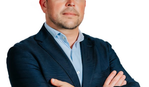 NUNO SERRA ROMPE COM PSD E PASSA A INDEPENDENTE EM PAREDES