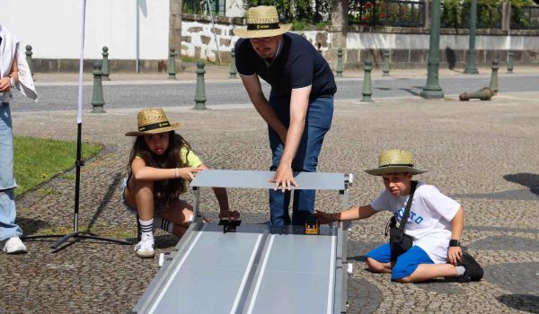 PAREDES RECEBE NOVA EDIÇÃO DO “À VELOCIDADE DO SOL” PARA DESAFIAR JOVENS A CONSTRUIR CARROS SOLARES