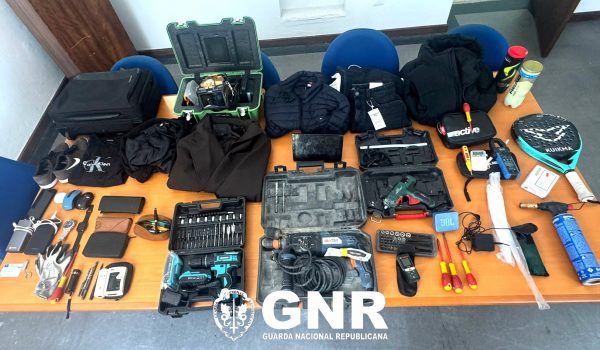 GNR desmantela “negócio” de assaltante de carros em Gondomar: Usava cartões das vítimas para fazer compras