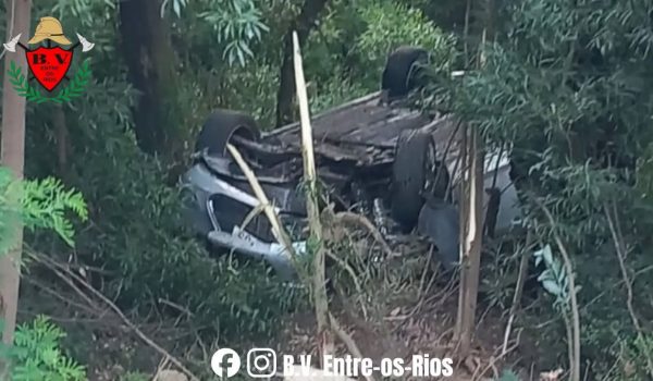 Acidente na EN108: Despiste de carro faz dois feridos na freguesia de Canelas
