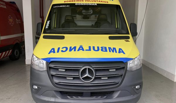 Colisão seguida de capotamento provoca um ferido grave em Gondomar