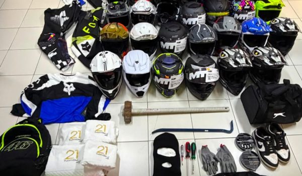 Porto: Três detidos e dezenas de capacetes recuperados após furto a stand de motos em Aveiro