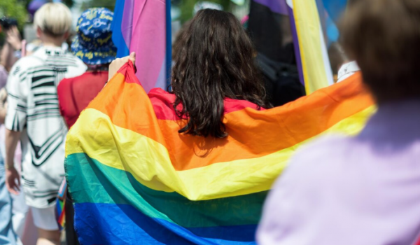 Centenas marcham no Porto pelo Orgulho LGBTI+ e alertam para retrocesso de direitos