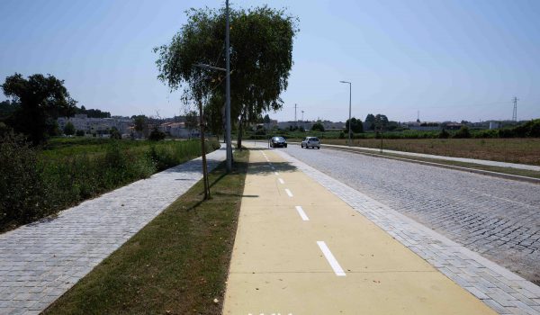 Inaugurada requalificação da Via Lidador Igreja com nova ciclovia em Vila Nova da Telha