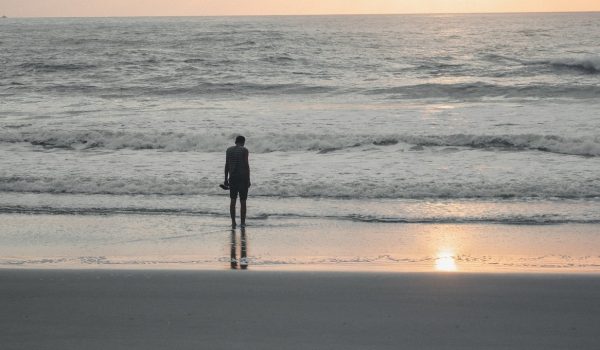 Homem de 54 anos morre após ir a banhos na praia do Cabo do Mundo, em Matosinhos