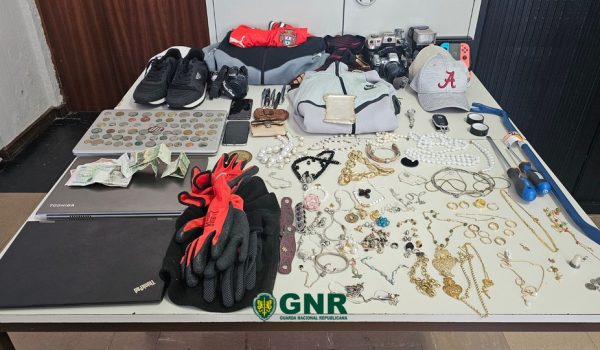 Trio apanhado em loja de Gaia a tentar vender artigos de furtos avaliados em 30 mil euros