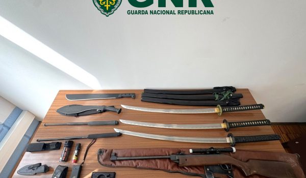 GNR apreende armas a homem de 52 anos em Lavra após denúncia de violência doméstica