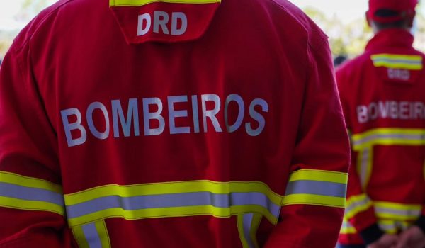 Incêndios: Mais de 100 operacionais e sete meios aéreos combatem fogo em Arouca