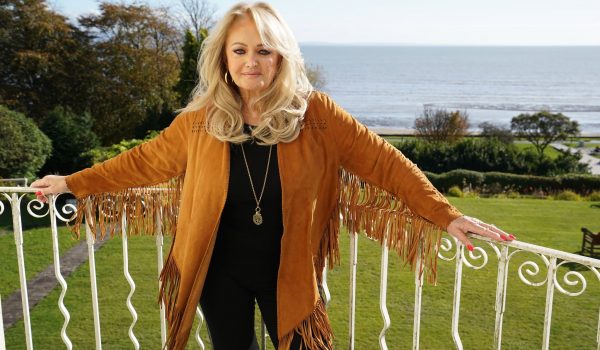 Morreu a cantora Bonnie Tyler aos 75 anos em Portugal