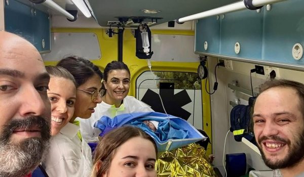 Bebé Inês nasceu em ambulância dos Bombeiros de Rebordosa