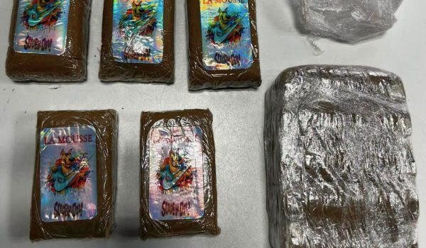 Porto: Homem detido em flagrante com quase 2 mil doses de haxixe fica em prisão domiciliária