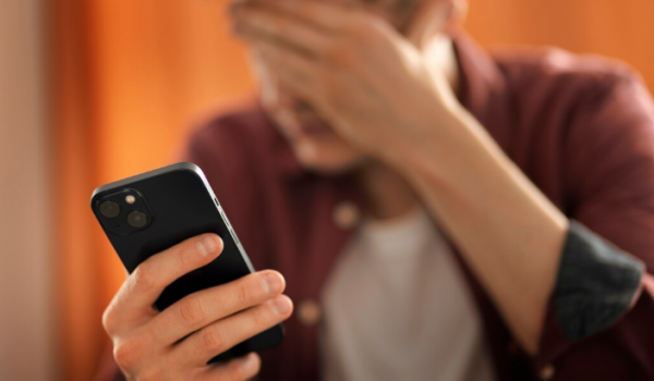 PJ detém dois homens por fraude informática de 100 mil euros através de “smishing” e “spoofing”