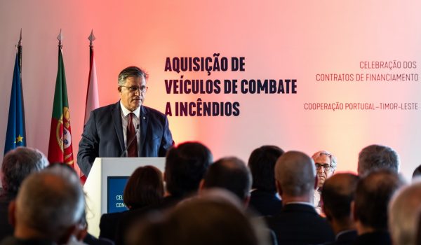 Cooperação com Timor-Leste garante 4,3 milhões de euros para 23 veículos de bombeiros no Norte