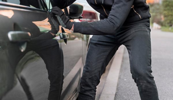 Fiscalização em Grijó apanha 4 homens com automóvel furtado na Póvoa de Varzim