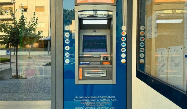 Rebordosa: Junta de Freguesia instala caixa ATM nas suas instalações