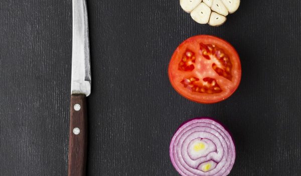 Suspeita de atingir companheiro no pescoço com faca de cozinha detida no Porto