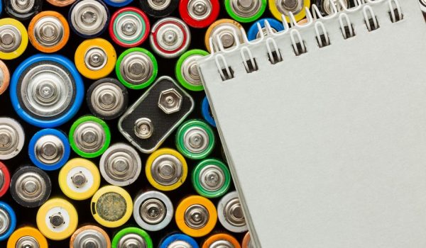 Reciclagem de pilhas e baterias nas escolas aumenta 36% e atinge 24 toneladas