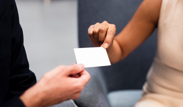 Mais de 11.800 jovens pediram cheques de psicologia e nutrição num mês