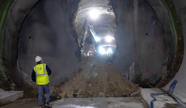 Metro do Porto conclui escavação do primeiro túnel da Linha Rubi entre a Casa da Música e o Campo Alegre