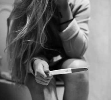 Mais de 40% das interrupções da gravidez em 2025 foram realizadas por mulheres estrangeiras