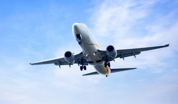 Avião vindo de Barcelona aterrou de emergência no Aeroporto do Porto devido a fumo na cabine