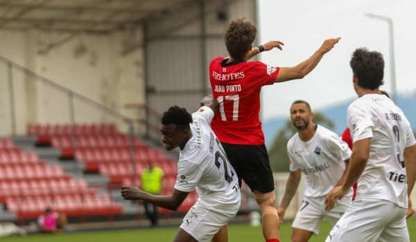 Penafiel bate Académica por 4-1 e soma 10 pontos na tabela classificativa