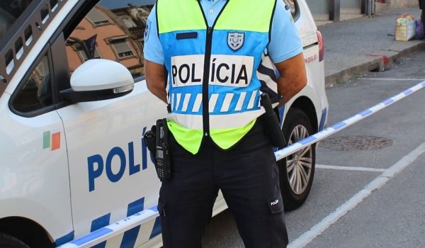 PSP apreende cerca de 450 artigos furtados e 750 comprimidos em ação de fiscalização em Matosinhos