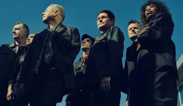 Simple Minds regressam a Portugal em abril de 2027 com concertos no Porto e em Lisboa