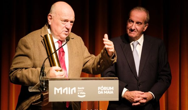 Câmara da Maia distingue o artista Leo Bassi com a Medalha de Mérito de Grau Ouro