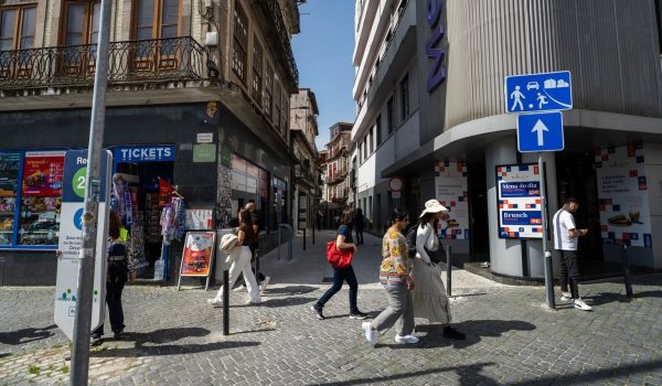 Largo do Dr. Tito Fontes no Porto passa a integrar Zonas de Acesso Automóvel Condicionado