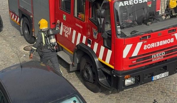 Incêndio em prédio em Rio Tinto faz 22 desalojados e deixa bombeiro ferido