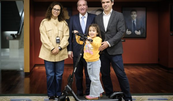 Câmara da Maia entrega trotinete elétrica atribuída no Sorteio da Mobilidade